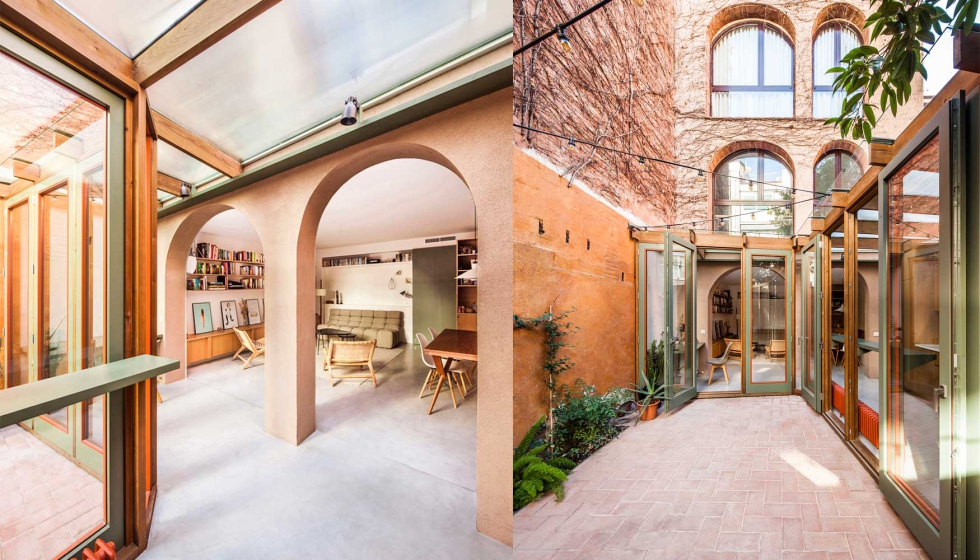 Los dos arcos de la fachada se dejan visibles tras los trabajos de retranqueo por Bach Arquitectes