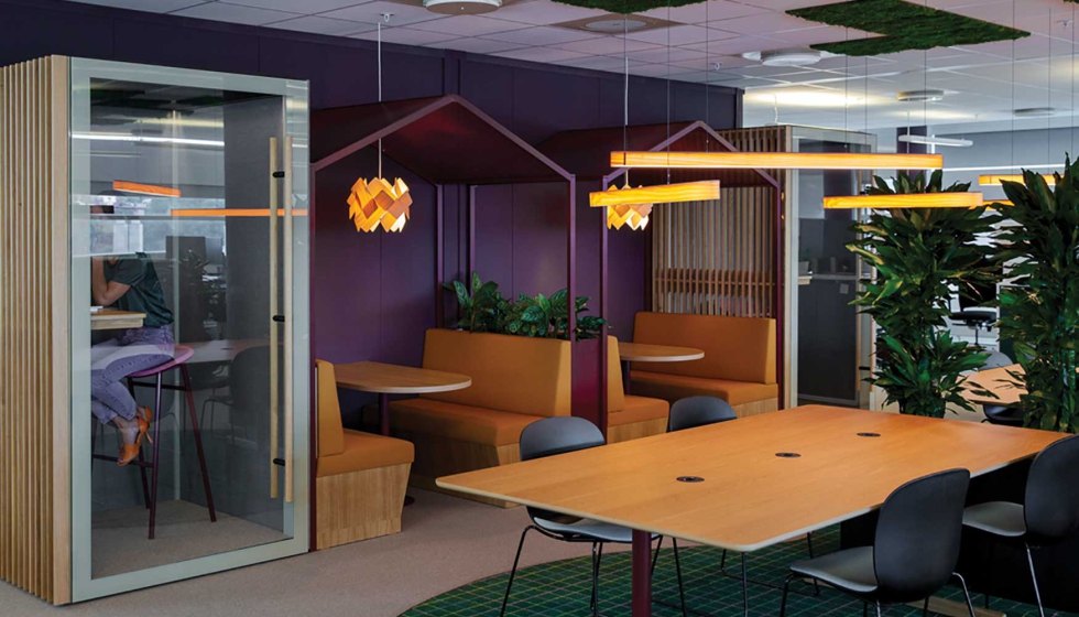 Este proyecto de oficinas integran la luz natural, la vegetaci�n y la materialidad de forma planificada