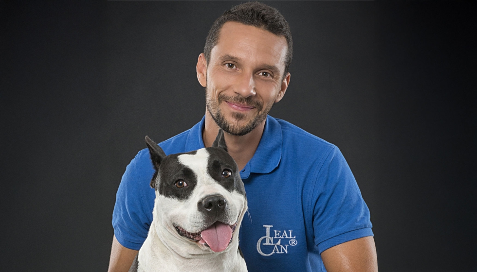 Enrique Sol�s, director y educador canino de LealCan Adiestramiento