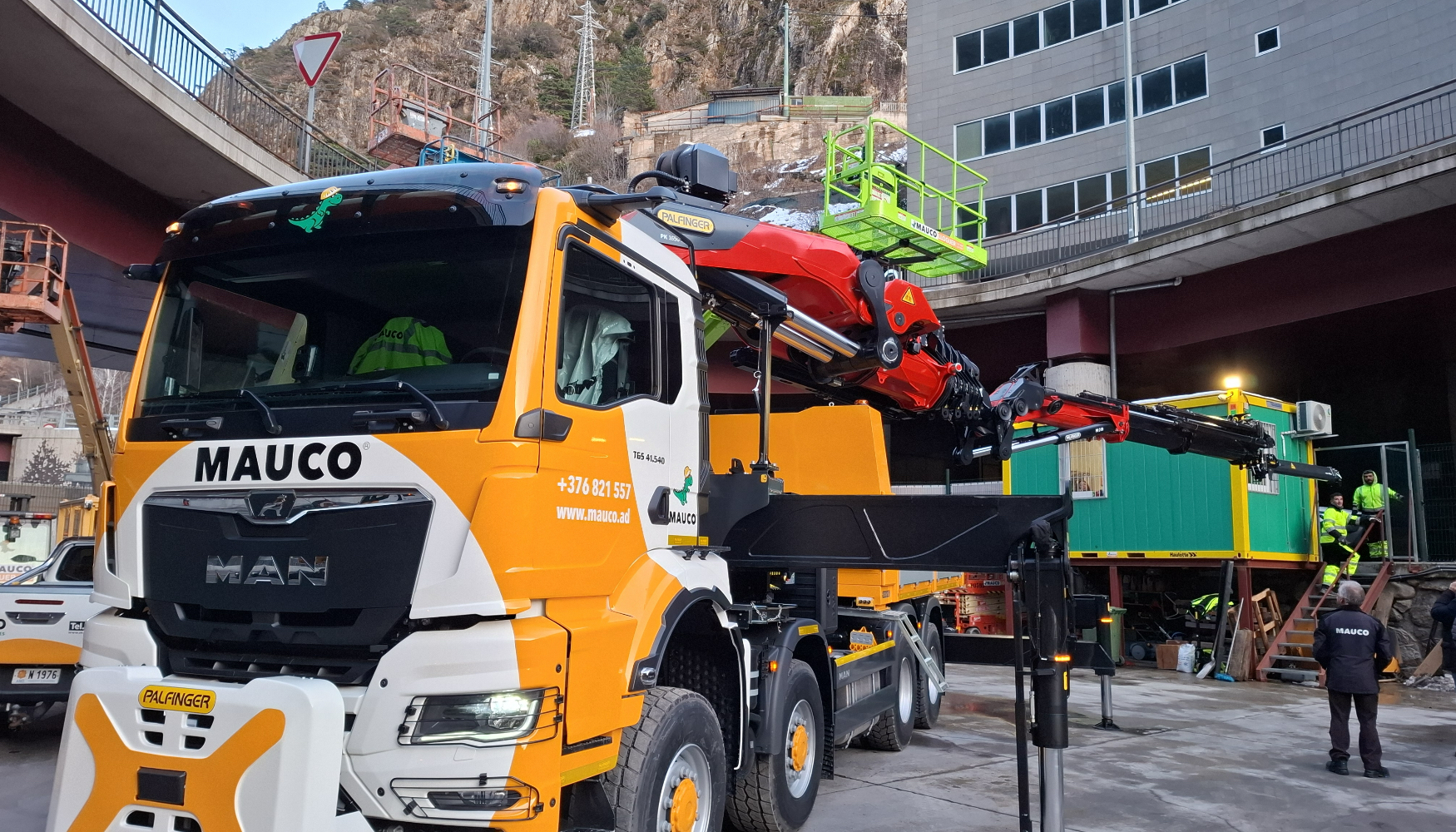 Esta gr�a permite un alcance horizontal de 33,4 m y hasta 1.500 kg de carga