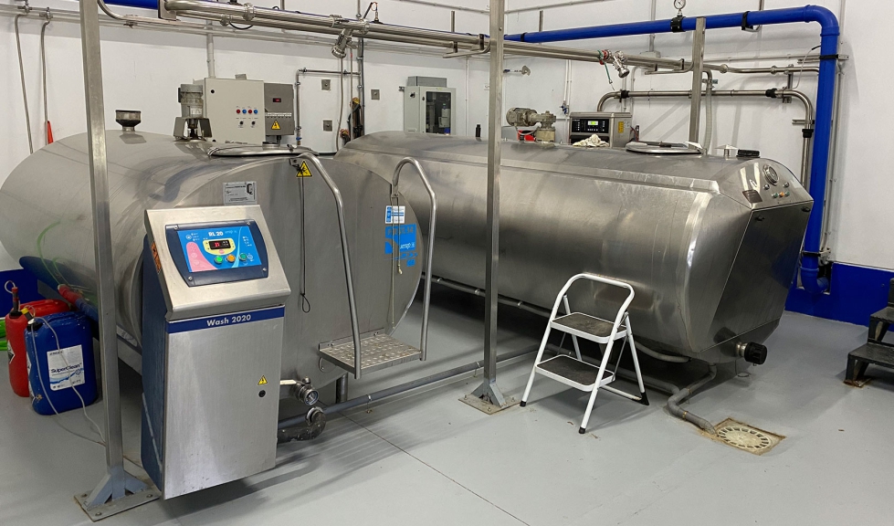 Tanque de leche en una granja ovina