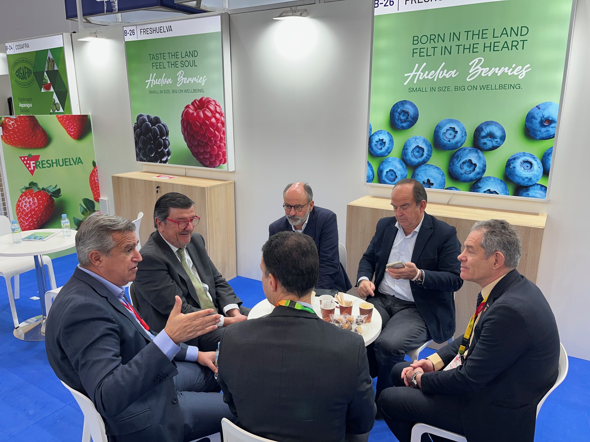 Reuni�n entre representantes de Fepex, Coexphal y Freshuelva durante Fruit Logistica 2026