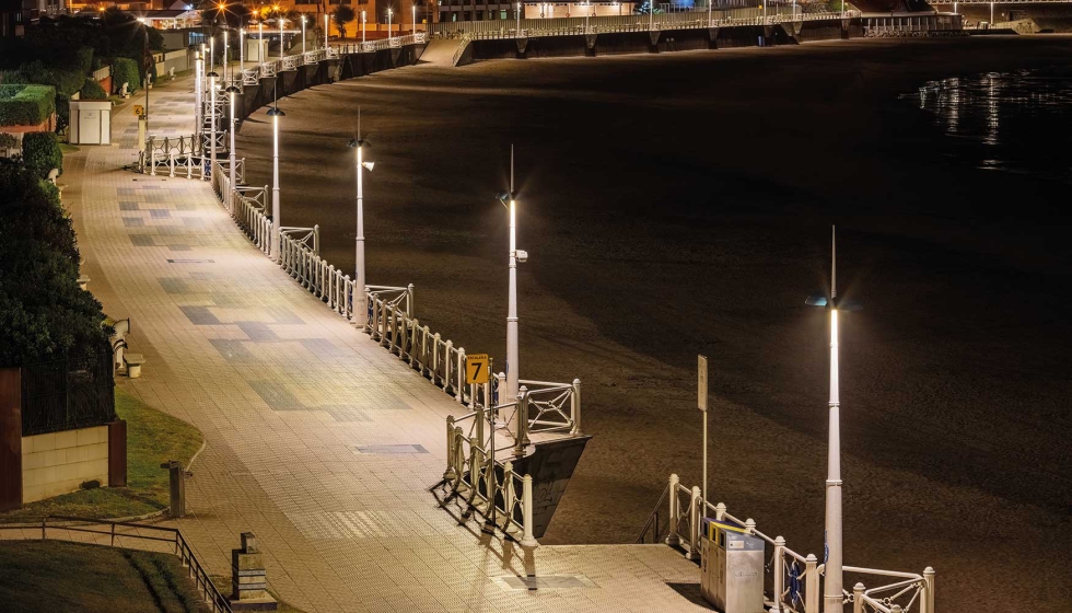 Paseo mar�timo iluminado con luminarias ATP, resistentes a la corrosi�n y especialmente concebidas para ambientes marinos...