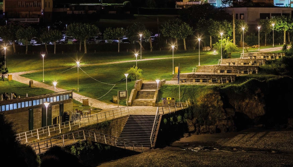 El espacio p�blico costero iluminado con ATP, mejorando la accesibilidad y la experiencia nocturna