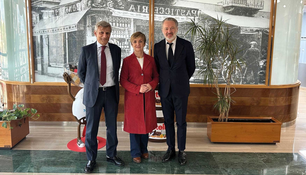 La consellera de Industria en su vista a la Ice Cream Factory Comaker (ICFC) del Grupo Ferrero en Alzira