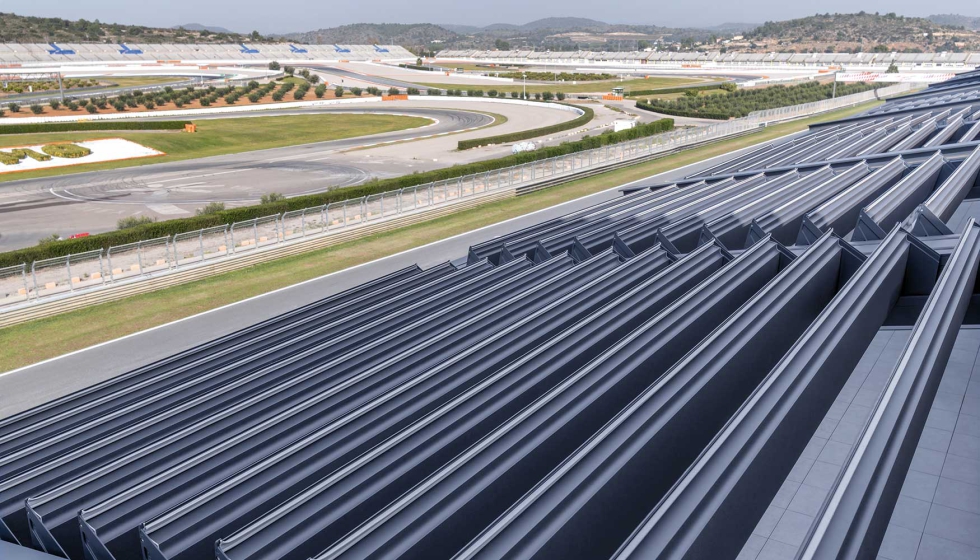 La soluci�n aplicada por KE Contract Espa�a y el distribuidor Tecnoterrazas ha sido la p�rgola bioclim�tica Kedry Prime...