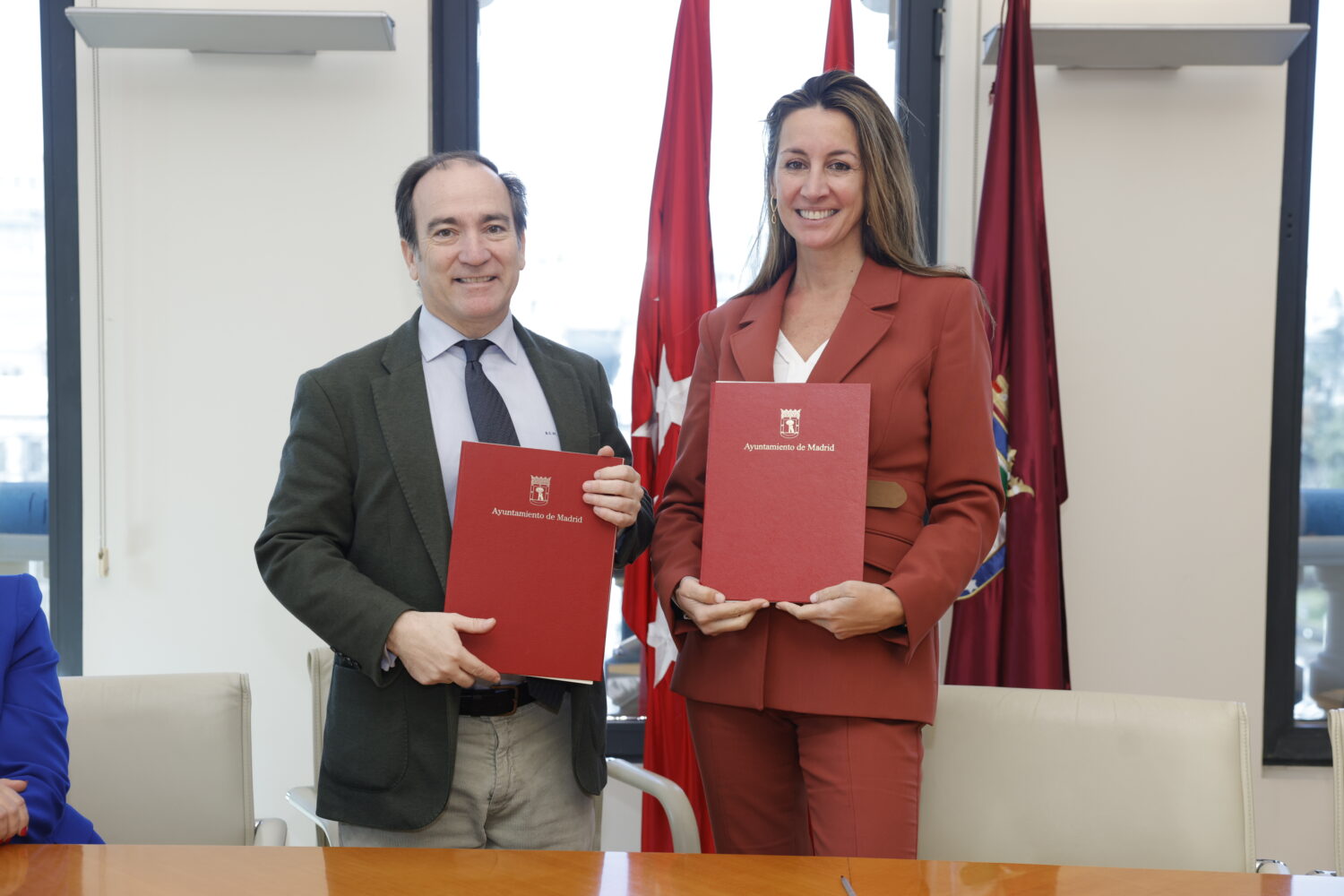 Carabante y Panadero tras la firma del convenio