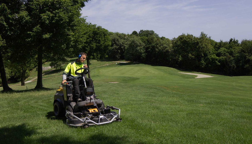 Tractor cortac�sped ePark Pro