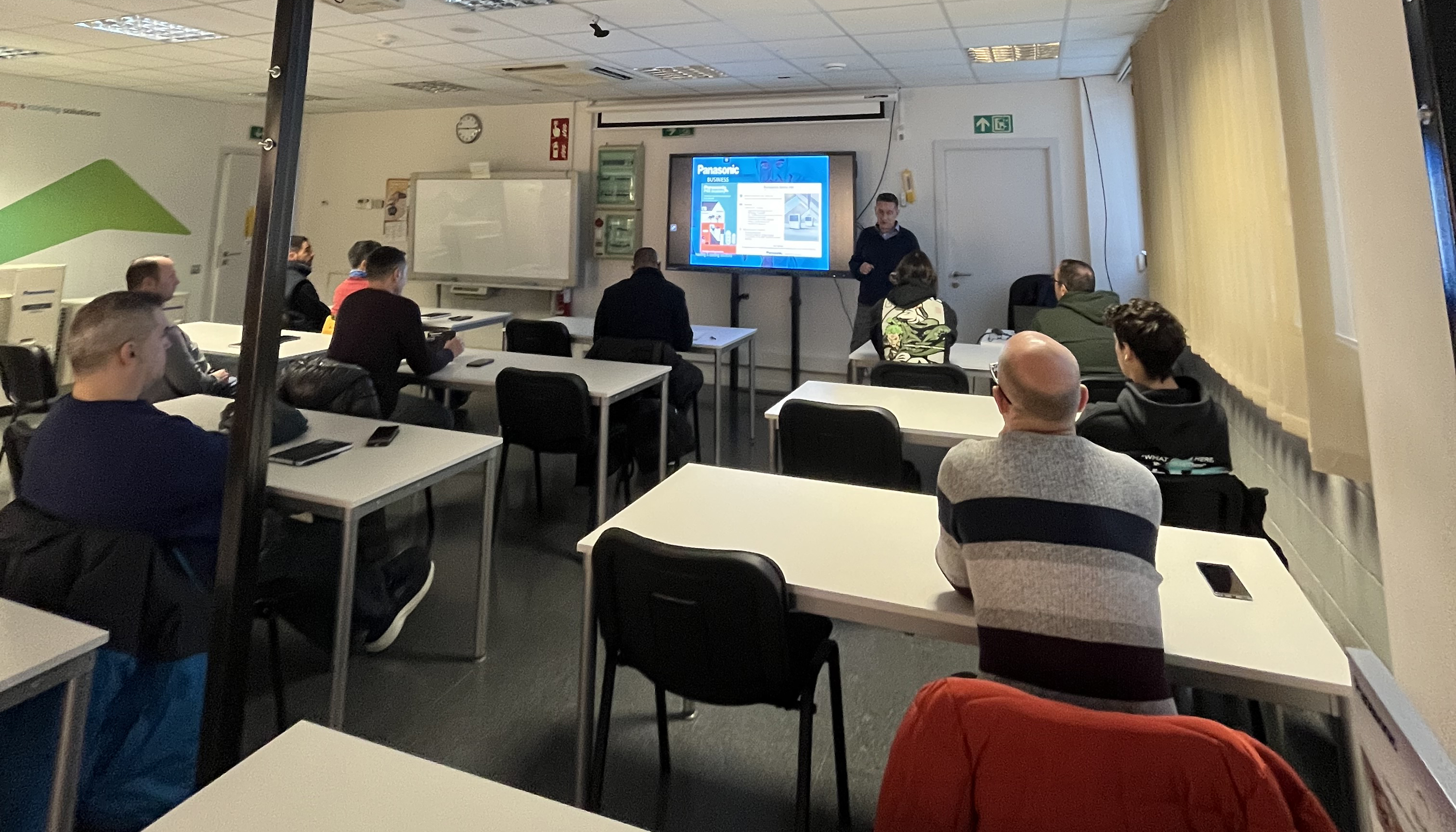 Panasonic busca dotar a los profesionales de las herramientas y conocimientos necesarios para ejecutar instalaciones de m�xima calidad...