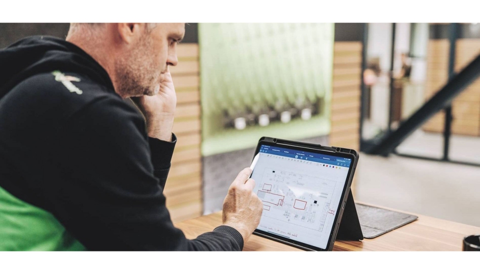 La planificaci�n lo es todo: Bloos revisa el plano digital de la nave de la Green Smart Factory
