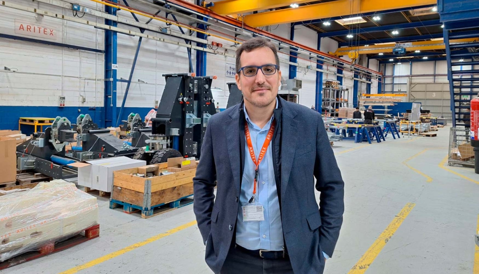 Ivan Ros en el taller de montaje de Aritex