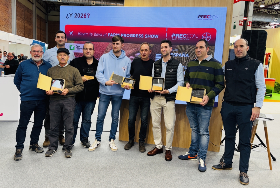 Agricultores premiados y expertos de Bayer Crop Science durante la entrega de los 'Preceon Awards' en FIMA 2026