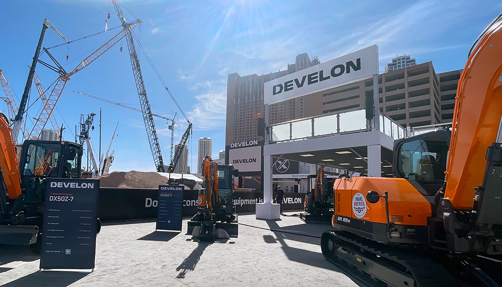 Stand de Develon en la edici�n de 2023 de Conexpo