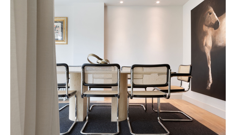 En la zona de d�a, compuesta por un comedor independiente y un amplio sal�n...