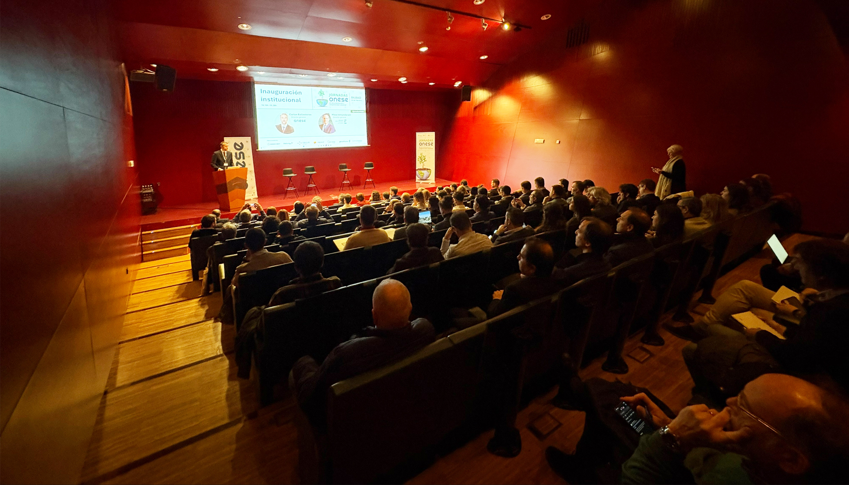 Alrededor de un centenar de profesionales del sector de la eficiencia energ�tica y del tejido empresarial de la zona asistieron al evento inaugural...