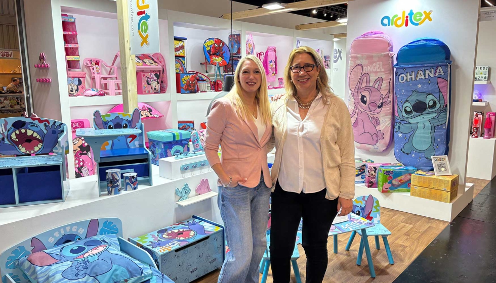 Ludmila Ignatowicz, departamento export/import, y M�nica Ynzenga, responsable comercial de Arditex