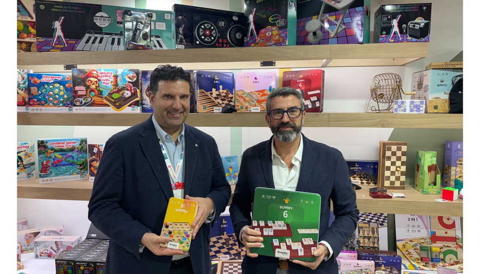 �ngel P�rez, director comercial, y Krlos Mengual, director de exportaciones, de Deqube