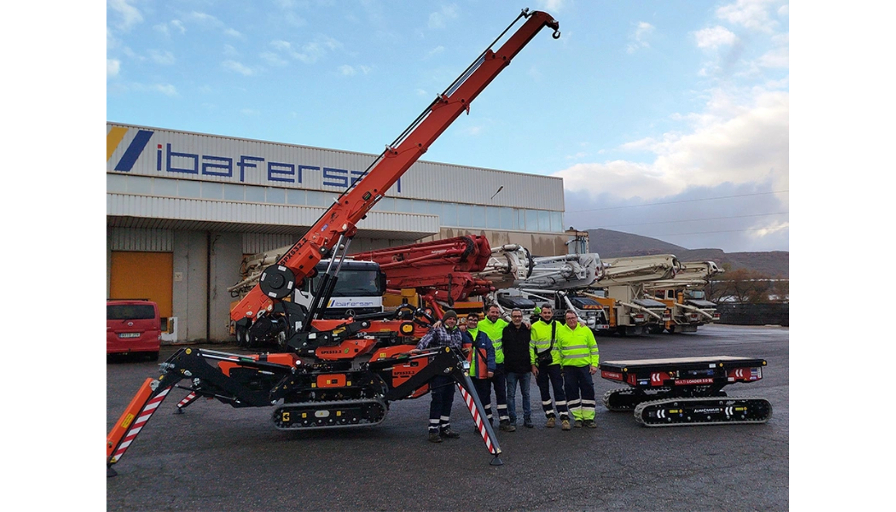 Foto de familia con la minigr�a Jekko SPX532.2.