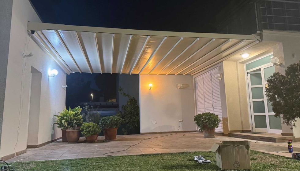 Terrazas y patios toman forma como una extensi�n natural de la vivienda, donde el toldo pasa a ser un elemento arquitect�nico m�s...