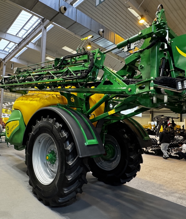 El nuevo pulverizador integra un chasis robusto de acero de alto l�mite el�stico...