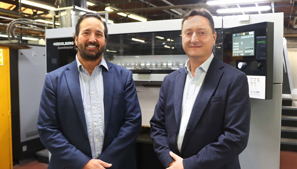 De izquierda a derecha, Alex Tuya, CEO de Page Pros Group, junto con Ryan Miles, director general de Heidelberg UK