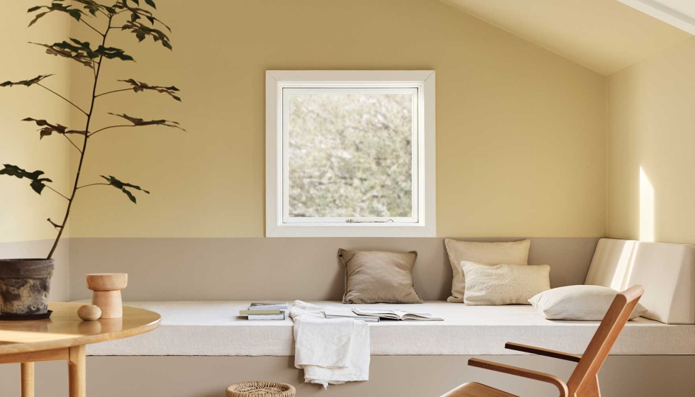 Jotun 1965 Ginger Tea, junto a Jotun 12300 Hazelnut Beige de la colecci�n �Art of Stillness�