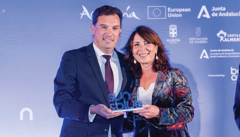 Alberto Santana, presidente de la Autoridad Portuaria de Huelva, junto a Esther Molina en el Congreso Sun&Blue