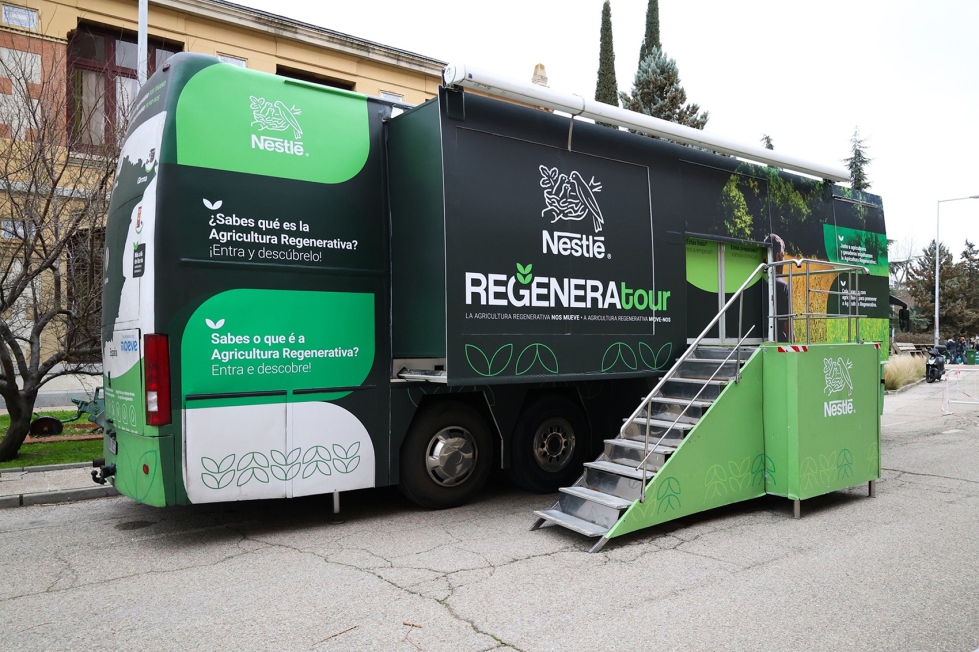 REGENERAtour es una experiencia inmersiva y educativa a bordo de un autob�s movido con biocombustible avanzado renovado HVO...