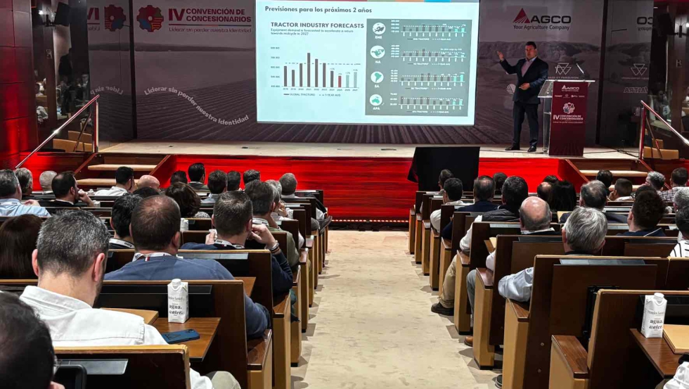 Javier Seisdedos, director general de AGCO Iberia, interviene en la Convenci�n