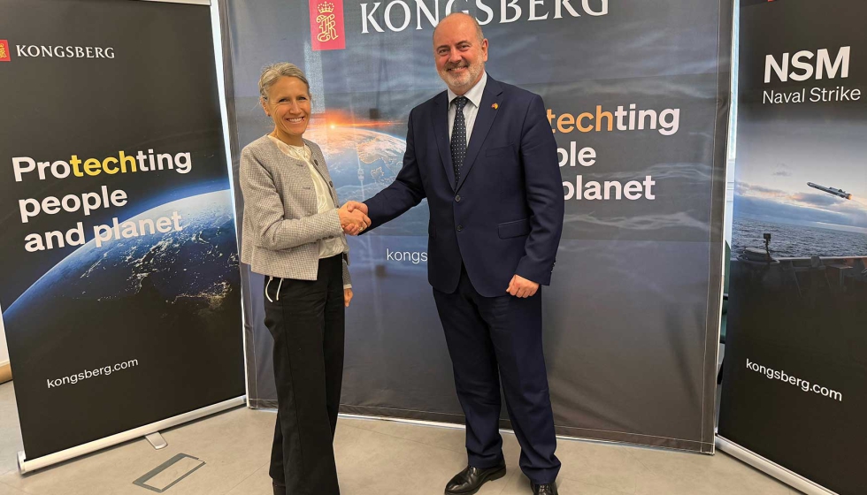 Tove Helene Meum, directora del Programa de Misiles para Plataformas Mar�timas de Kongsberg, y Crist�bal Subires, director general de Mades...