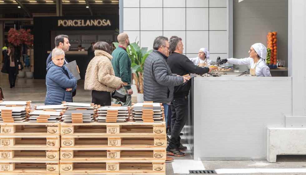 Espacio de restauraci�n en el C.L. 1 durante la XXXI Muestra Internacional