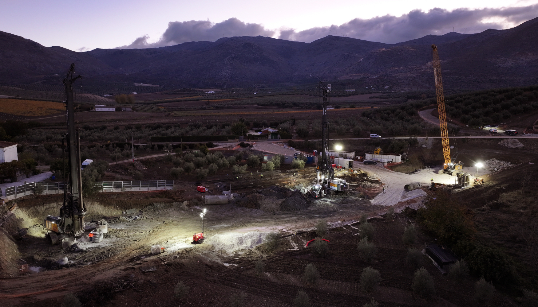 En este proyecto, la maquinaria Liebherr de Pilotes S�nchez trabaja las 24 horas del d�a