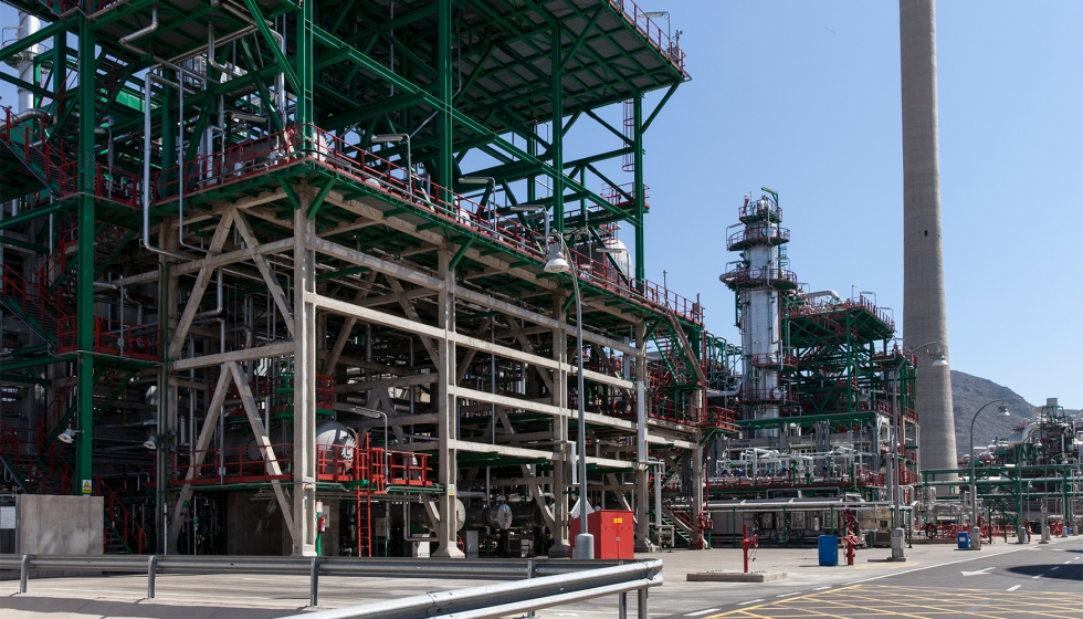 El Complejo Industrial de Repsol en Cartagena tiene capacidad para producir 250.000 toneladas anuales de Di�sel Nexa de origen 100% renovable y SAF...