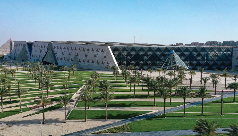 La fachada del Gran Museo Egipcio combina innovaci�n estructural, precisi�n geom�trica y soluciones materiales avanzadas. Foto: Besix...
