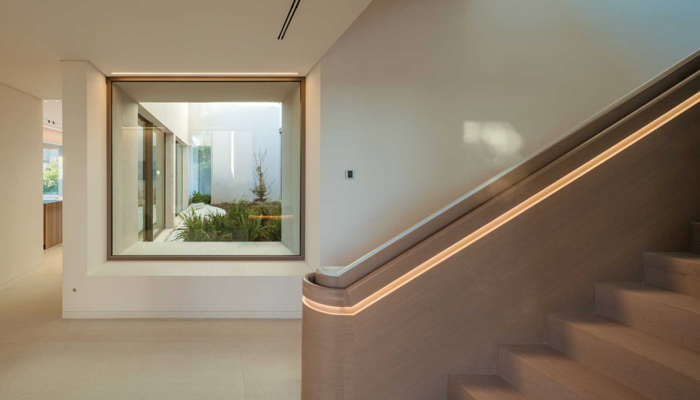 Tambi�n se han empleado las ventanas Soleal Next 65 de hoja m�nima, de Technal. Foto: Loveladrillo