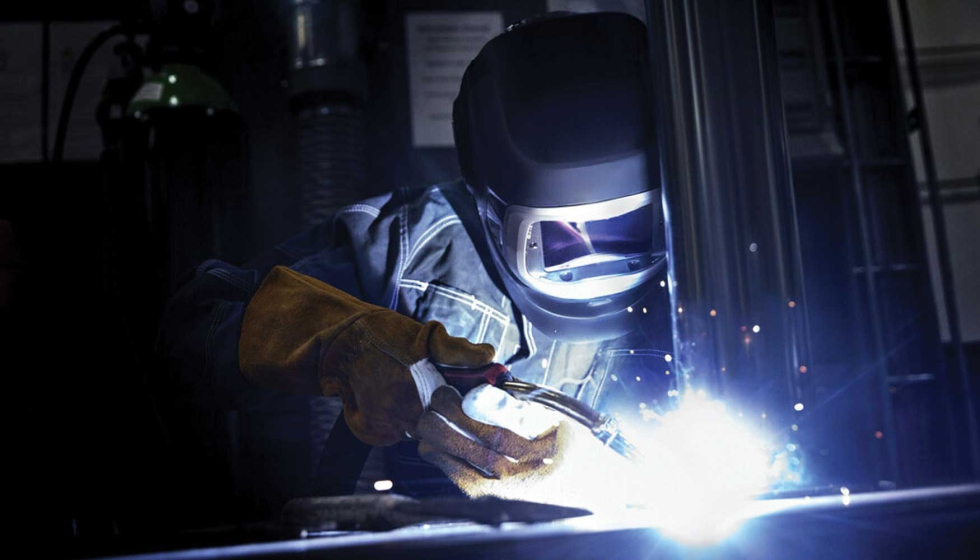 Soluciones vers�tiles: las m�scaras de soldadura 3M Speedglas son ideales para una amplia variedad de trabajos de esmerilado y soldadura. Foto: 3M...