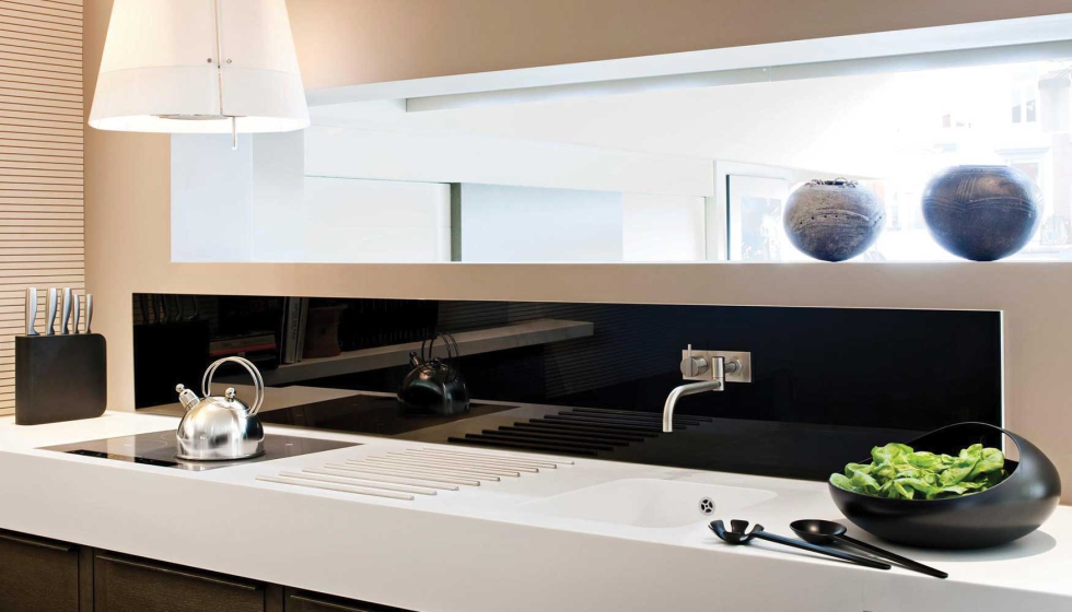 El choque t�rmico se produce cuando el gradiente t�rmico genera tensiones de tracci�n superiores a la resistencia mec�nica del vidrio en los bordes o...