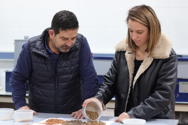Adolfo Pe�a y Paula Gonz�lez, dos de los autores del trabajo