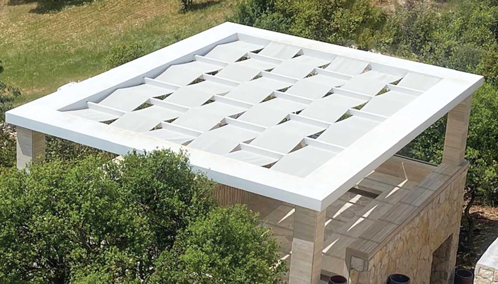 La gama incluye diferentes tipolog�as de tejido y diversos niveles de apertura, desde opciones m�s abiertas hasta soluciones totalmente opacas...