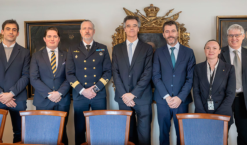 Ejecutivos y representantes de Freire Shipyard y de la Administraci�n Sueca de Material de Defensa durante la firma del contrato de colaboraci�n...
