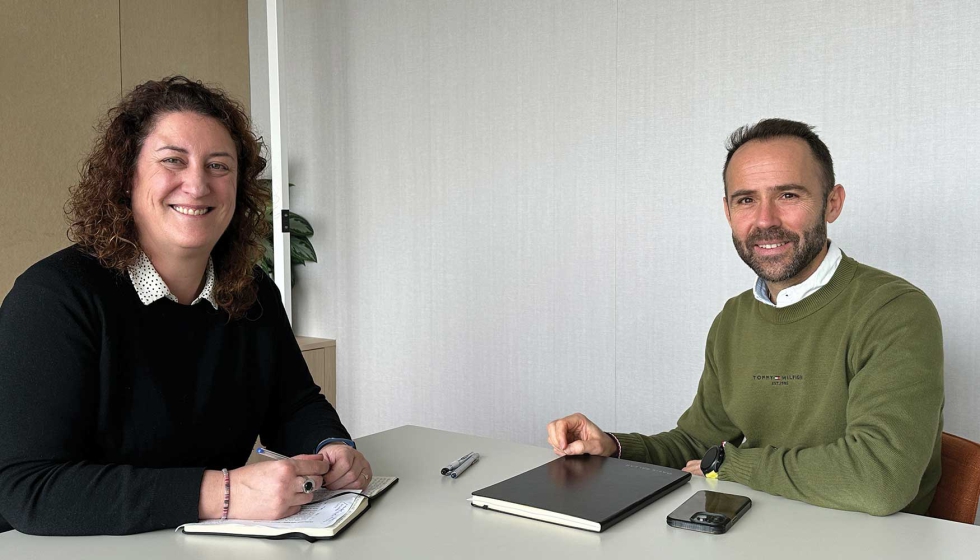 Luis Sanz con M�nica Escol�, coordinadora editorial de la revista Construcci�n Industrializada de Interempresas Media...