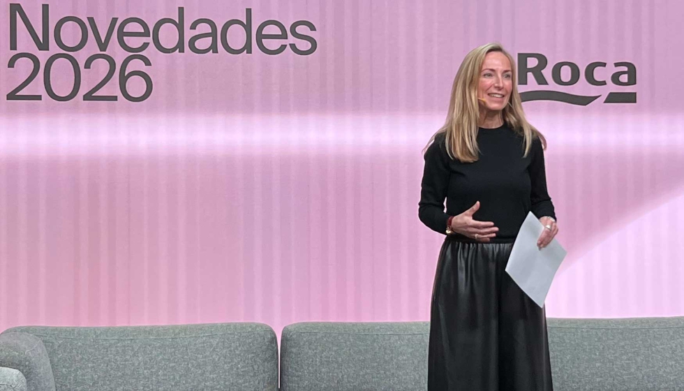 Anna Maresch, directora de Marketing de Roca, fue la encargada de abrir la presentaci�n de las novedades 2026 en Roca Barcelona Gallery...