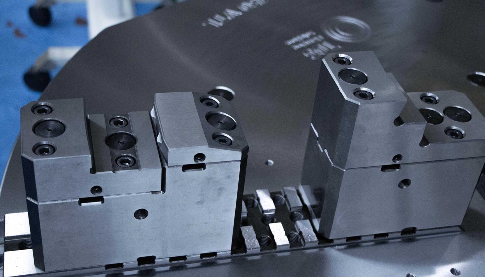 El equipo de ingenier�a de TDG trabaja con cada cliente para desarrollar soluciones de amarre espec�ficas que respondan a necesidades concretas de...