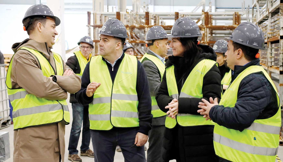 De izquierda a derecha...