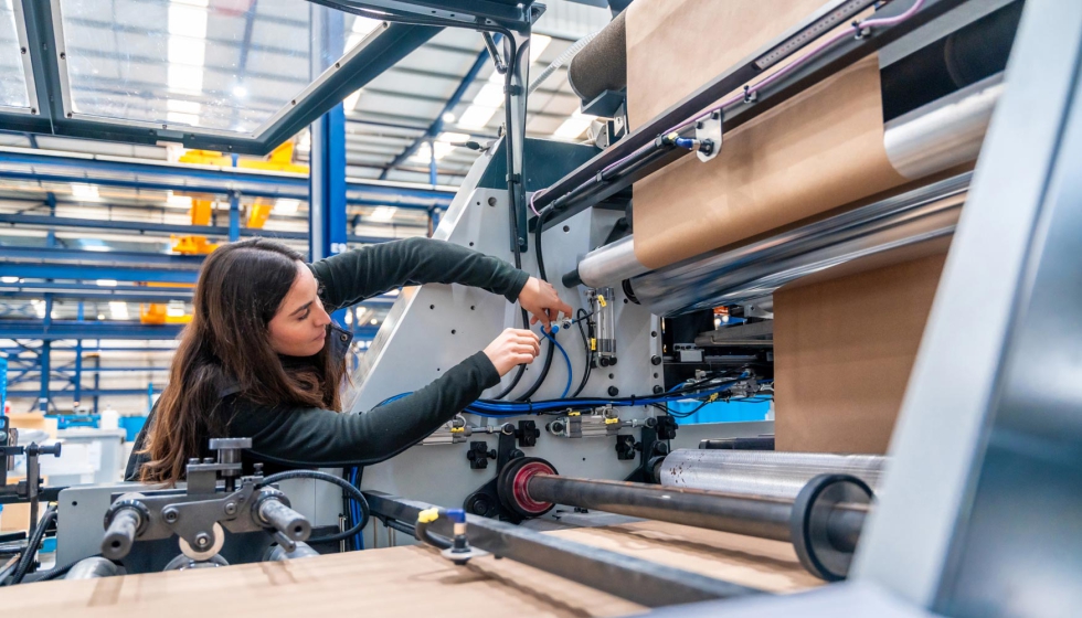 La implementaci�n de esta tecnolog�a permite regular la iluminaci�n seg�n la presencia de usuarios y la aportaci�n de luz natural...