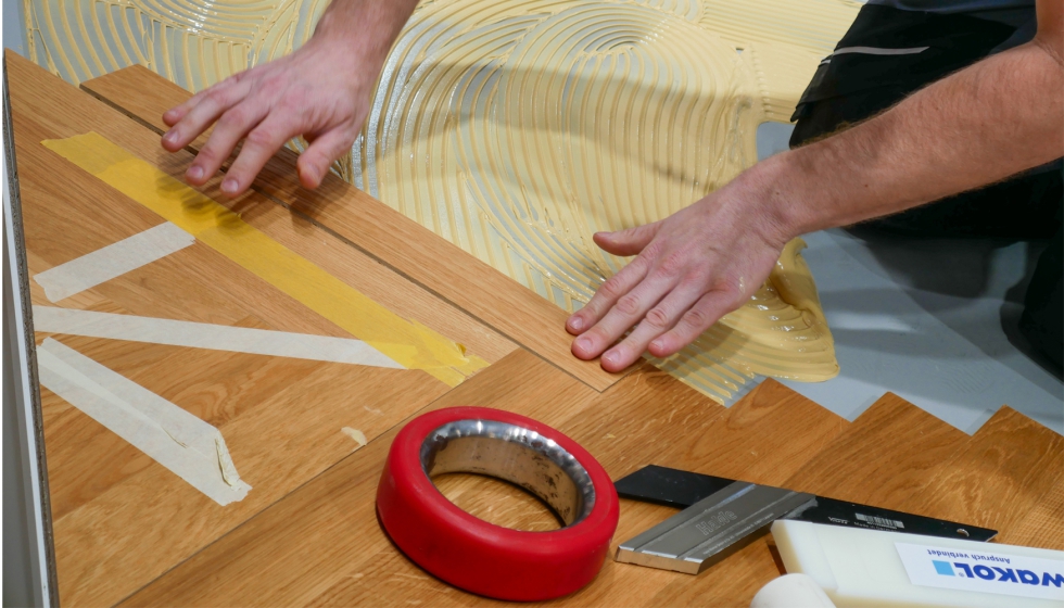 Las formulaciones sin disolventes ni olores contribuyen a mejorar la seguridad en obra, reduciendo la exposici�n del instalador...