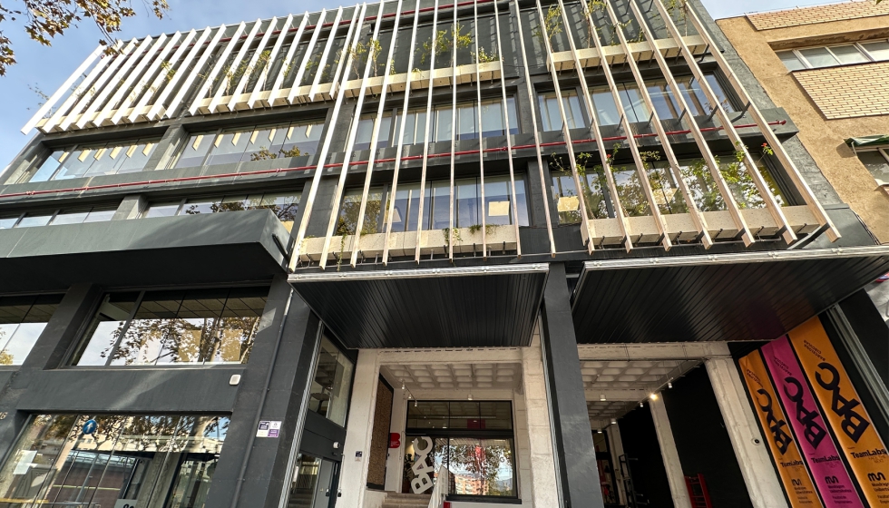 La fachada vegetal de Barcelona Circular mantiene su est�tica industrial. Foto: Interempresas Media