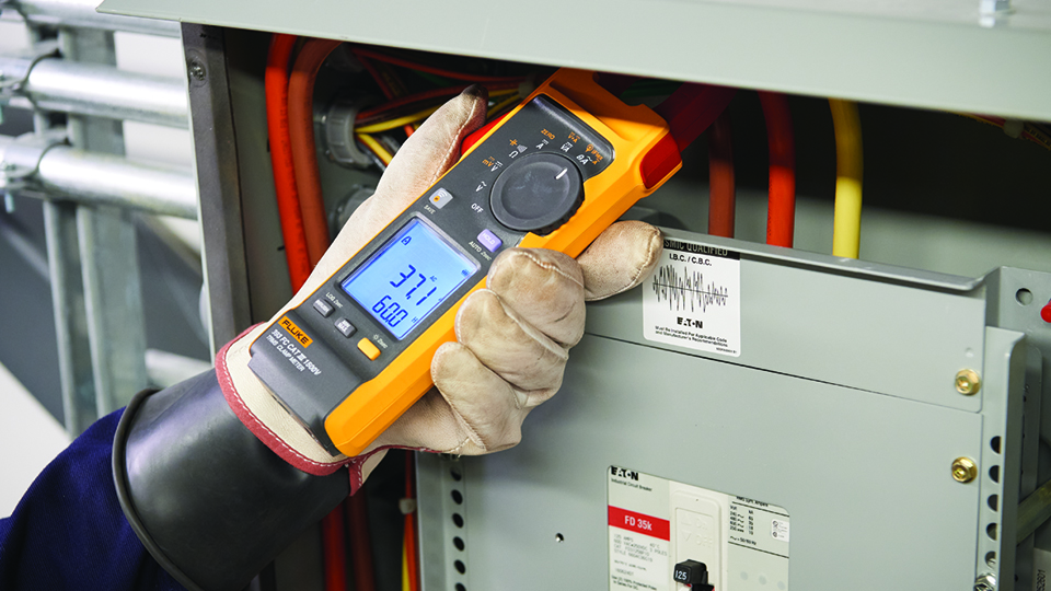 Pin�a Amperim�trica Solar Fluke 393 FC CAT III 1500 V