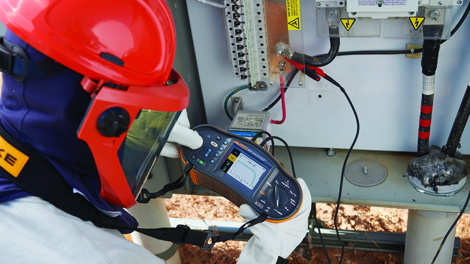 Verificador fotovoltaico multifun��es e analisador de desempenho, localizador de curvas I-V Fluke