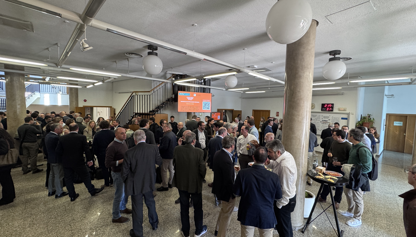 La jornada volvi� a cerrarse con un animado vino espa�ol